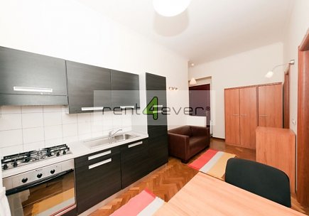 Pronájem bytu, Nové Město, Koubkova, byt 2+kk, 41 m2, cihla, výtah, vybavený nábytkem, Rent4Ever.cz