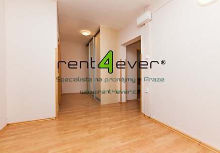 Pronájem bytu, Michle, Na záhonech, 3+1, 74 m2, výtah, balkon, komora, částečně zařízený, Rent4Ever.cz