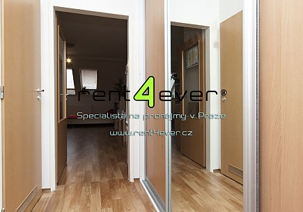 Pronájem bytu, Kbely, Herlíkovická, 1+kk, 35 m2, novostavba, komora, výtah, bezbariérový, zařízený, Rent4Ever.cz