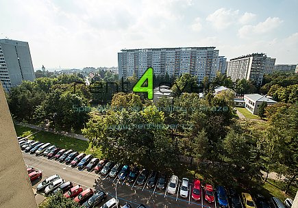 Pronájem bytu, Kobylisy, Střekovská, 2+1, 59 m2, lodžie, komora, výtah, nezařízený, Rent4Ever.cz