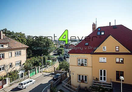 Pronájem bytu, Metro B Jinonice, podkrovní 1+1 v RD, 140m2, cihla, open space, nezařízený, Rent4Ever.cz