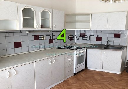 Pronájem bytu, Metro B Českomoravská, 1+1, 46 m2, cihla, patro na spaní, částečně zařízený nábytkem, Rent4Ever.cz