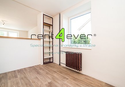 Pronájem bytu, Štěrboholy, Pod areálem, byt 4+1 v RD, po částečné rekonstrukci, nezařízený, Rent4Ever.cz