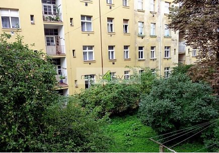 Pronájem bytu, Žižkov, V Domově, byt 1+kk, 29 m2, cihla, patro na spaní, zařízený nábytkem, Rent4Ever.cz