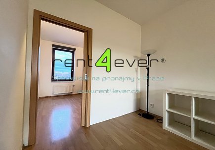 Pronájem bytu, Košíře, Pod Klamovkou, byt 2+kk, 43 m2,  komora, výtah, část. zařízený, Rent4Ever.cz