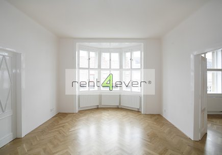 Pronájem bytu, Metro A Staroměstská, luxusní 3+1, 107 m2, cihla, po rekonstrukci, výtah, nezařízený, Rent4Ever.cz