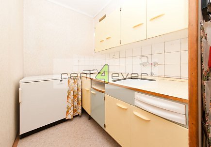 Pronájem bytu, Strašnice, Černokostelecká, garsoniéra, 25 m2, cihla, zařízená nábytkem, Rent4Ever.cz