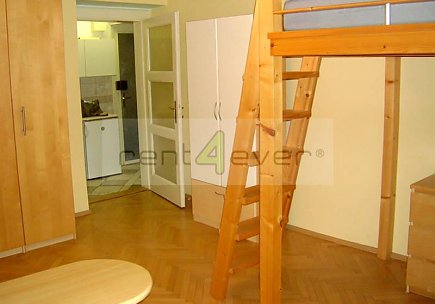 Pronájem bytu, Strašnice, Kounická, byt 1+kk, 24 m2, sklep, vestavěné patro, zařízený , Rent4Ever.cz