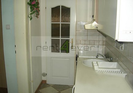 Pronájem bytu, Strašnice, Kounická, byt 1+kk, 24 m2, sklep, vestavěné patro, zařízený , Rent4Ever.cz