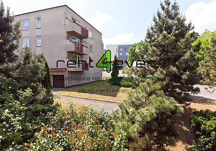 Pronájem bytu, Smíchov, K vodojemu, byt 1+1, 32 m2, sklep, kompletně vybavený nábytkem, Rent4Ever.cz
