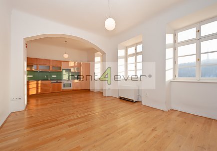 Pronájem bytu, Hradčany, Loretánská, byt 2+kk, 59 m2, cihla, částečně zařízený nábytkem, Rent4Ever.cz
