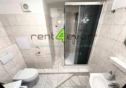 Pronájem bytu, Troja, Krynická, 1+kk, 30 m2, po rekonstrukci, výtah, nezařízený nábytkem, Rent4Ever.cz