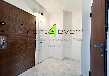 Pronájem bytu, Troja, Krynická, 1+kk, 30 m2, po rekonstrukci, výtah, nezařízený nábytkem, Rent4Ever.cz
