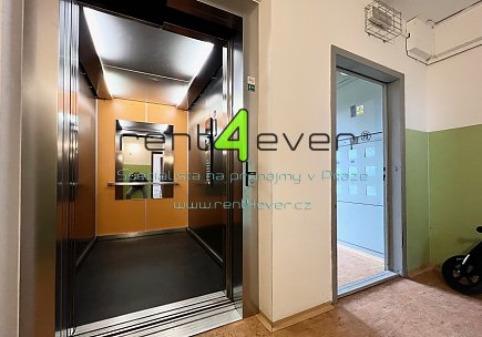 Pronájem bytu, Troja, Krynická, 1+kk, 30 m2, po rekonstrukci, výtah, nezařízený nábytkem, Rent4Ever.cz