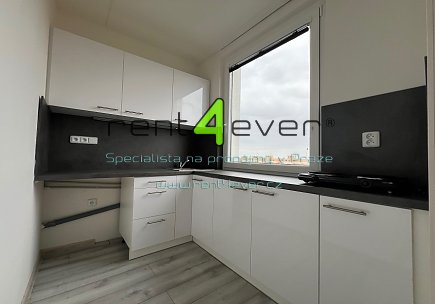 Pronájem bytu, Troja, Krynická, 1+kk, 30 m2, po rekonstrukci, výtah, nezařízený nábytkem, Rent4Ever.cz