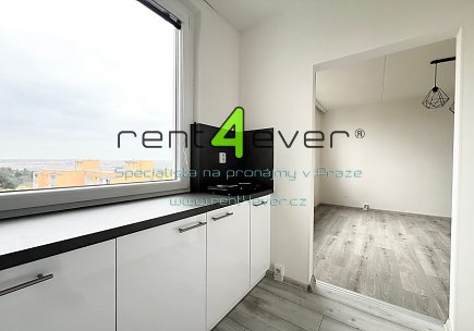 Pronájem bytu, Troja, Krynická, 1+kk, 30 m2, po rekonstrukci, výtah, nezařízený nábytkem, Rent4Ever.cz