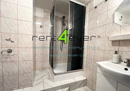 Pronájem bytu, Troja, Krynická, 1+kk, 30 m2, po rekonstrukci, výtah, nezařízený nábytkem, Rent4Ever.cz