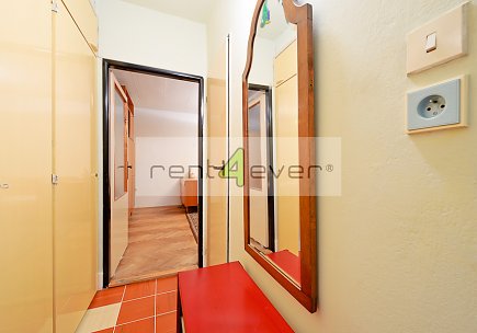 Pronájem bytu, Smíchov, Nad Bertramkou, 1+1, 32 m2, cihla, zahrada, částečně zařízený, Rent4Ever.cz