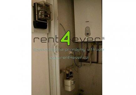 Pronájem bytu, Hostivař, Pod stanicí, podkrovní studio 2+kk v RD, 90 m2, terasa, kompletně vybavený, Rent4Ever.cz