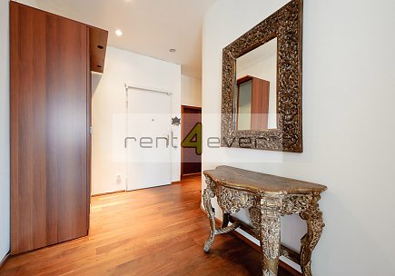 Pronájem bytu, Smíchov, U Santošky, 2+kk, 89 m2, cihla, 2x balkon, bezbariérový, zařízený, Rent4Ever.cz