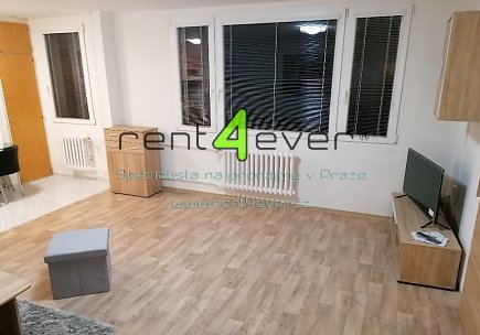 Pronájem bytu, Lhotka, Toušeňská, 3+1, 82 m2, po rekonstrukci, balkon, sklep, zařízený, Rent4Ever.cz