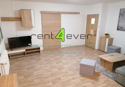 Pronájem bytu, Lhotka, Toušeňská, 3+1, 82 m2, po rekonstrukci, balkon, sklep, zařízený, Rent4Ever.cz