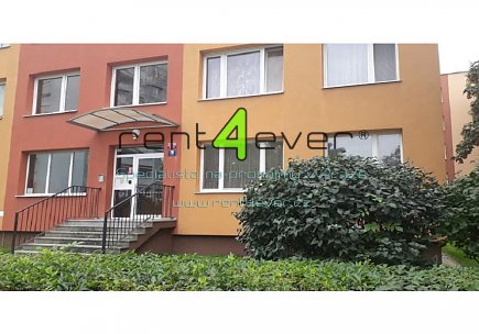 Pronájem bytu, Strašnice, Křenická, byt 2+kk, 40 m2, po rekonstrukci, nevybavený nábytkem, Rent4Ever.cz