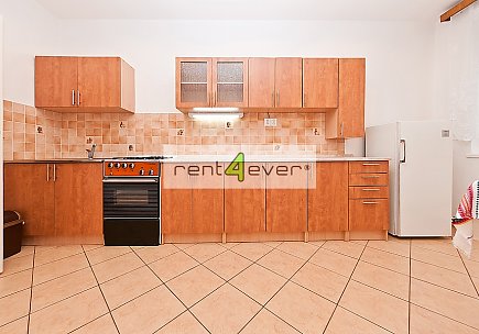 Pronájem bytu, Strašnice, Konojedská, byt 2+1, 52 m2, v RD, po rekonstrukci, garáž, nezařízený, Rent4Ever.cz