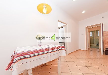 Pronájem bytu, Strašnice, Konojedská, byt 2+1, 52 m2, v RD, po rekonstrukci, garáž, nezařízený, Rent4Ever.cz