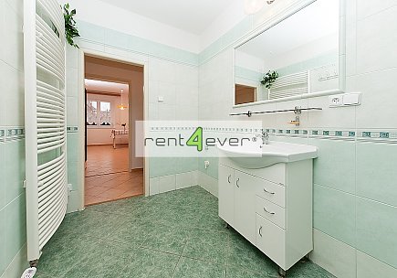 Pronájem bytu, Strašnice, Konojedská, byt 2+1, 52 m2, v RD, po rekonstrukci, garáž, nezařízený, Rent4Ever.cz