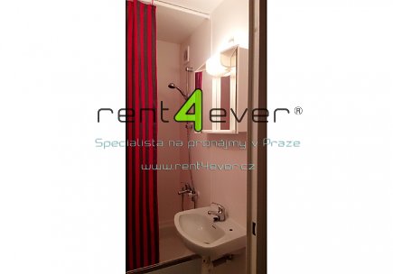 Pronájem bytu, Hlubočepy, Peškova, byt 1+kk, 30 m2, sklep, výtah, částečně zařízený nábytkem, Rent4Ever.cz