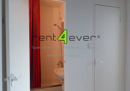 Pronájem bytu, Hlubočepy, Peškova, byt 1+kk, 30 m2, sklep, výtah, částečně zařízený nábytkem, Rent4Ever.cz