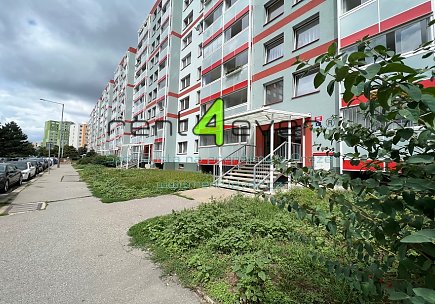 Pronájem bytu, Černý Most, Kpt. Stránského, 2+kk, 45 m2, lodžie, sklep, 2 výtahy, zařízený nábytkem, Rent4Ever.cz