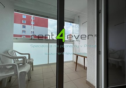 Pronájem bytu, Černý Most, Kpt. Stránského, 2+kk, 45 m2, lodžie, sklep, 2 výtahy, zařízený nábytkem, Rent4Ever.cz