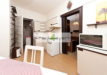 Pronájem bytu, Žižkov, Seifertova, byt 1+1, 38 m2, cihla, komora, výtah, vybavený nábytkem, Rent4Ever.cz