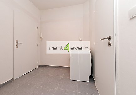 Pronájem bytu, Žižkov, Buchovcova, 2+kk, 44 m2, cihla, po rekonstrukci, sklep, výtah, nezařízený, Rent4Ever.cz