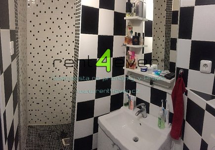Pronájem bytu, Smíchov, Pod Děvínem, byt 2+kk, 36 m2, po rekonstrukci, sklep, částečně zařízený, Rent4Ever.cz