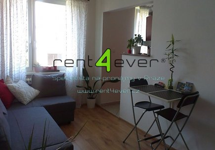 Pronájem bytu, Smíchov, Pod Děvínem, byt 2+kk, 36 m2, po rekonstrukci, sklep, částečně zařízený, Rent4Ever.cz