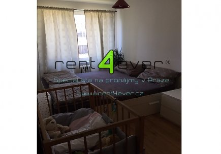 Pronájem bytu, Smíchov, Pod Děvínem, 2+kk, 36 m2, po rekonstrukci, sklep, výtah, částečně zařízený, Rent4Ever.cz