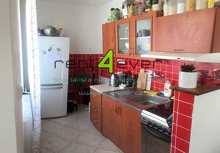 Pronájem bytu, Smíchov, Pod Děvínem, 2+kk, 36 m2, po rekonstrukci, sklep, výtah, částečně zařízený, Rent4Ever.cz