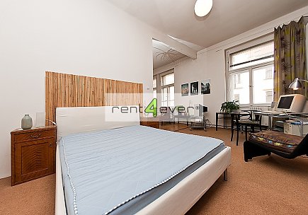 Pronájem bytu, Karlín, Březinová, byt 2+kk, 54 m2, cihla, komora, výtah, částečně zařízený, Rent4Ever.cz