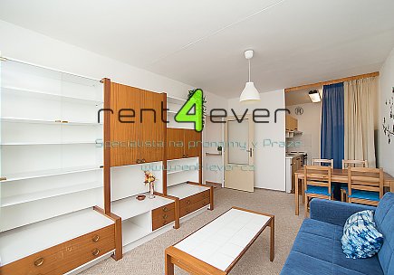 Pronájem bytu, Bohnice, Hackerova, byt 2+kk, 43 m2, výtah, zařízený nábytkem, Rent4Ever.cz