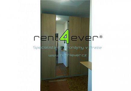Pronájem bytu, Bohnice, Hackerova, byt 2+kk, 43 m2, výtah, zařízený nábytkem, Rent4Ever.cz