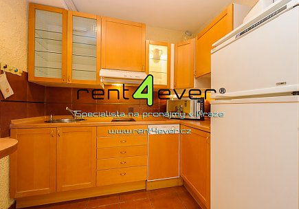 Pronájem bytu, Košíře, U Kavalírky, 2+kk, 43 m2, cihla, parkování, výtah, nezařízený nábytkem, Rent4Ever.cz