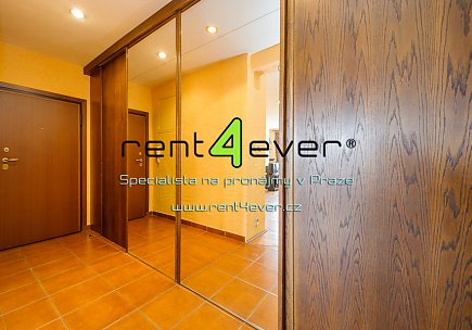 Pronájem bytu, Košíře, U Kavalírky, 2+kk, 43 m2, cihla, parkování, výtah, nezařízený nábytkem, Rent4Ever.cz