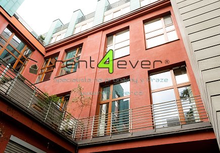 Pronájem bytu, Metro B Palmovka, loftový byt 2+kk, 76 m2, balkon, po rekonstrukci, nezařízený, Rent4Ever.cz