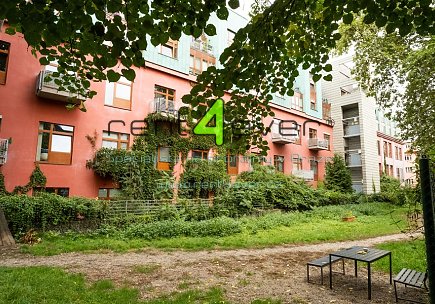 Pronájem bytu, Metro B Palmovka, loftový byt 2+kk, 76 m2, balkon, po rekonstrukci, nezařízený, Rent4Ever.cz