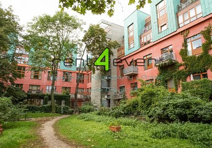 Pronájem bytu, Metro B Palmovka, loftový byt 2+kk, 76 m2, balkon, po rekonstrukci, nezařízený, Rent4Ever.cz