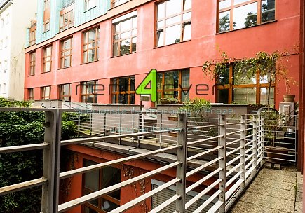 Pronájem bytu, Metro B Palmovka, loftový byt 2+kk, 76 m2, balkon, po rekonstrukci, nezařízený, Rent4Ever.cz