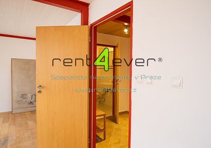Pronájem bytu, Metro B Palmovka, loftový byt 2+kk, 76 m2, balkon, po rekonstrukci, nezařízený, Rent4Ever.cz